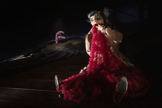 Kafka er utrolig oplagt som dukketeater - det er goth, næsten fantasy</br></br>Foto: PR-foto / Bådteatret - Miklos Szabo