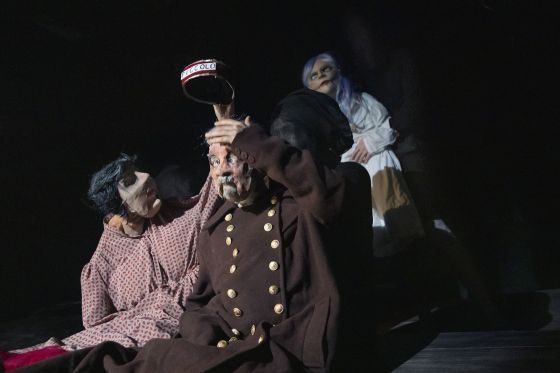 Kafka er utrolig oplagt som dukketeater - det er goth, næsten fantasy</br></br>Foto: PR-foto / Bådteatret - Miklos Szabo