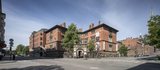 HuskMitNavn, Peter Callesen og Bureau Detours på Københavns Museum</br>Bygningen i Stormgade 18 er opført i 1894 og tegnet af arkitekt Hans J. Holm.</br>Foto: PR-foto: Københavns Museum / Adam Mørch