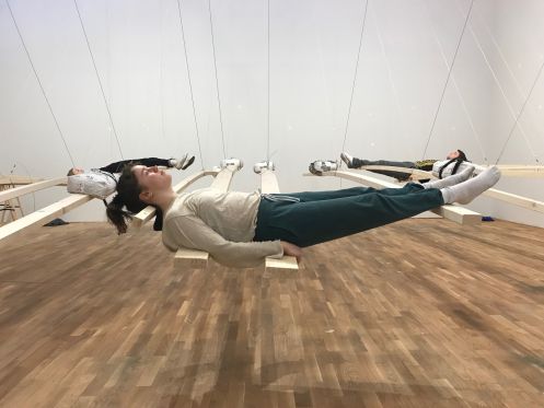 Skrig ind i et skab, og dans på kunstnerens kommando</br>Fält / Adèle Essle Zeiss</br>Foto: Kristyna Müller 