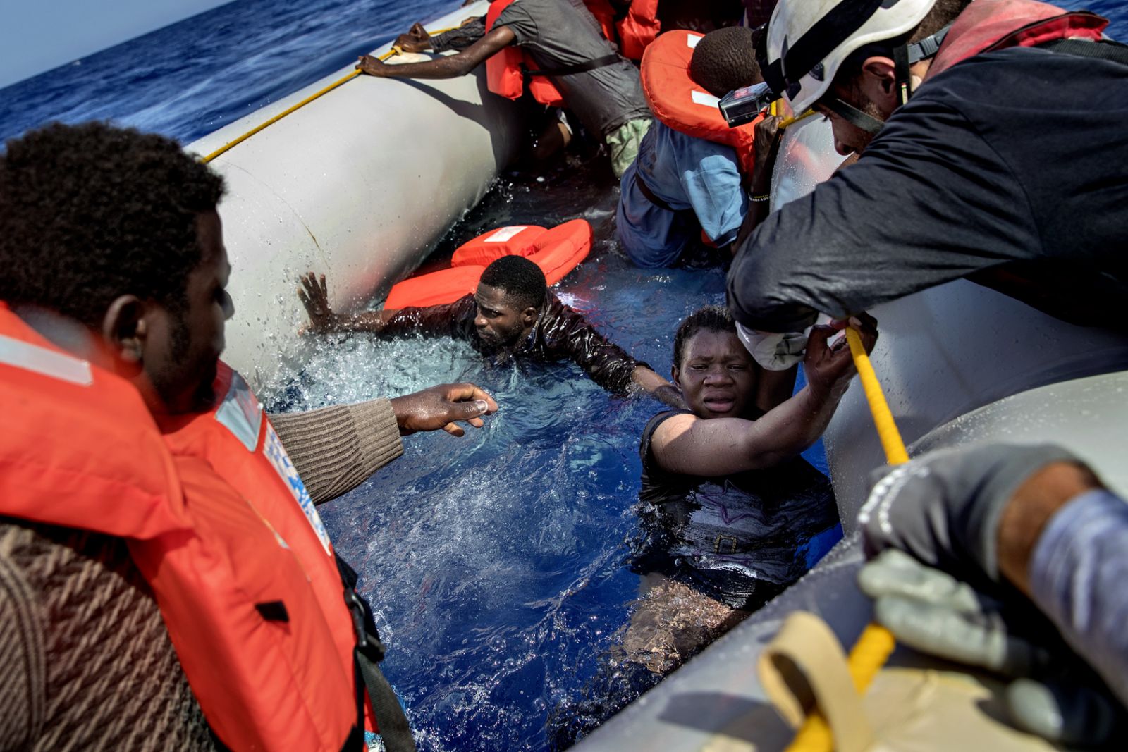 Den europæiske hymne druknet i Middelhavet</br>Bådflygtninge i Middelhavet. </br>Foto: Jacob Ehrbahn / Ritzau Scanpix