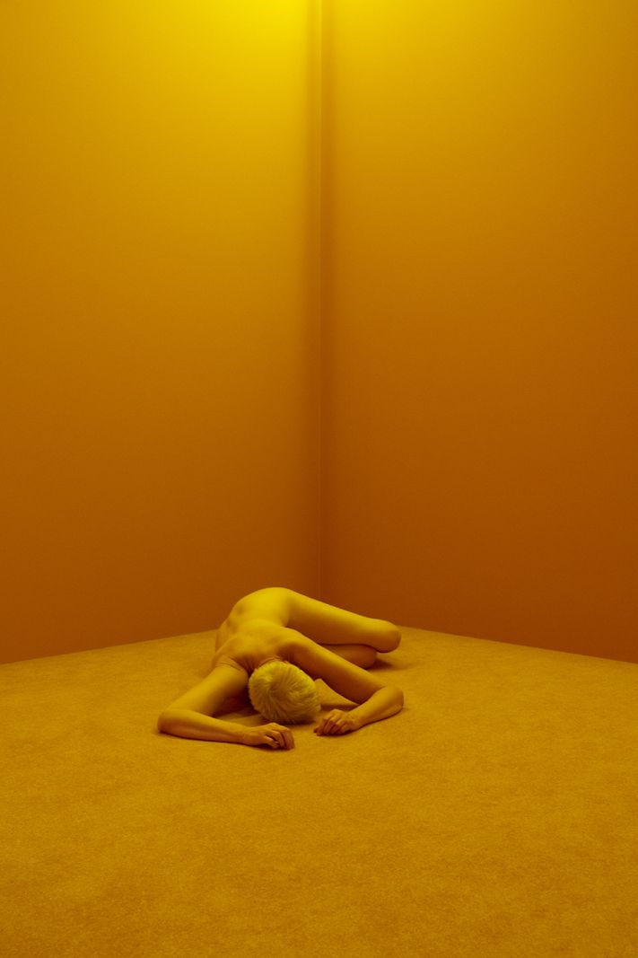 En vandring med Svalholm og Vibskov gennem den levende by</br>Fra PRIMUS første værk i BIG BANG trilogien<br />Performer Sisse Lunøe </br>Foto: PR-foto / SVALHOLM - Peter Ravnsborg