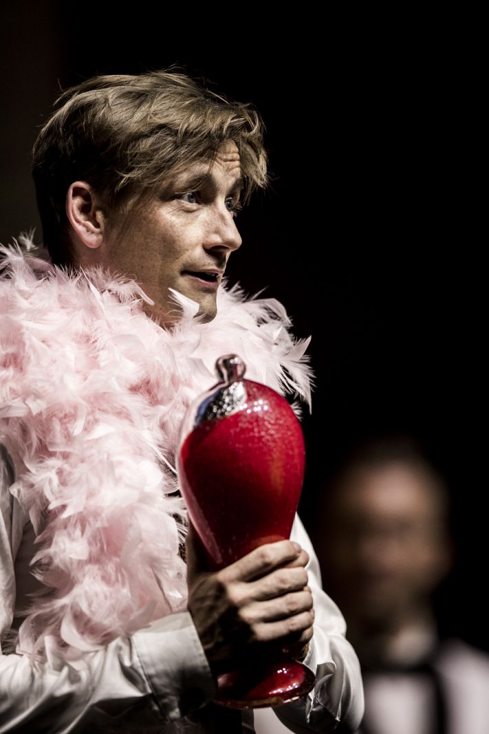 Årets Reumert priser uddelt</br>Prisen for årets mandelige hovedrolle gik til Esben Smed, som spillede Hamlet på Det Kgl. Teater. </br>Foto: PR-foto / Have
