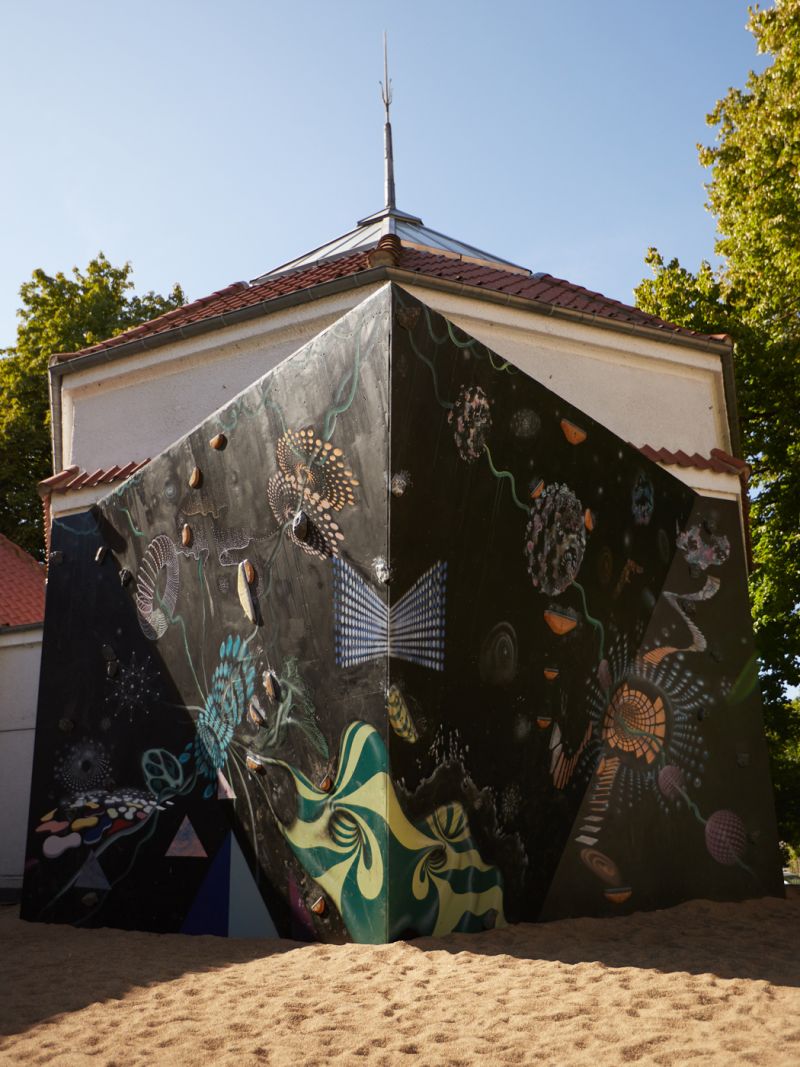 Kunsthal Aarhus forener kunst og ekstremsport</br>Jonas Pihl, Climb On Through. </br>Foto: Enneke Hempen