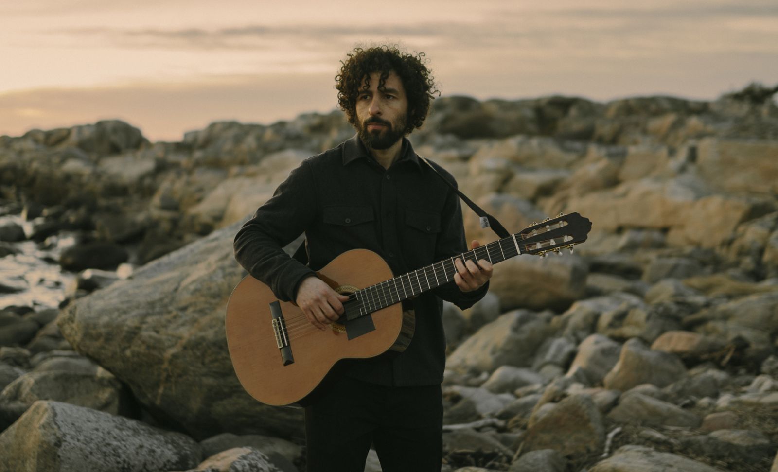 José González hylder sin multikulturelle baggrund med nyt album</br>Den svensk-argentinske singer-songwriter José Gonzáles</br>Foto: Olle Kirchmeier