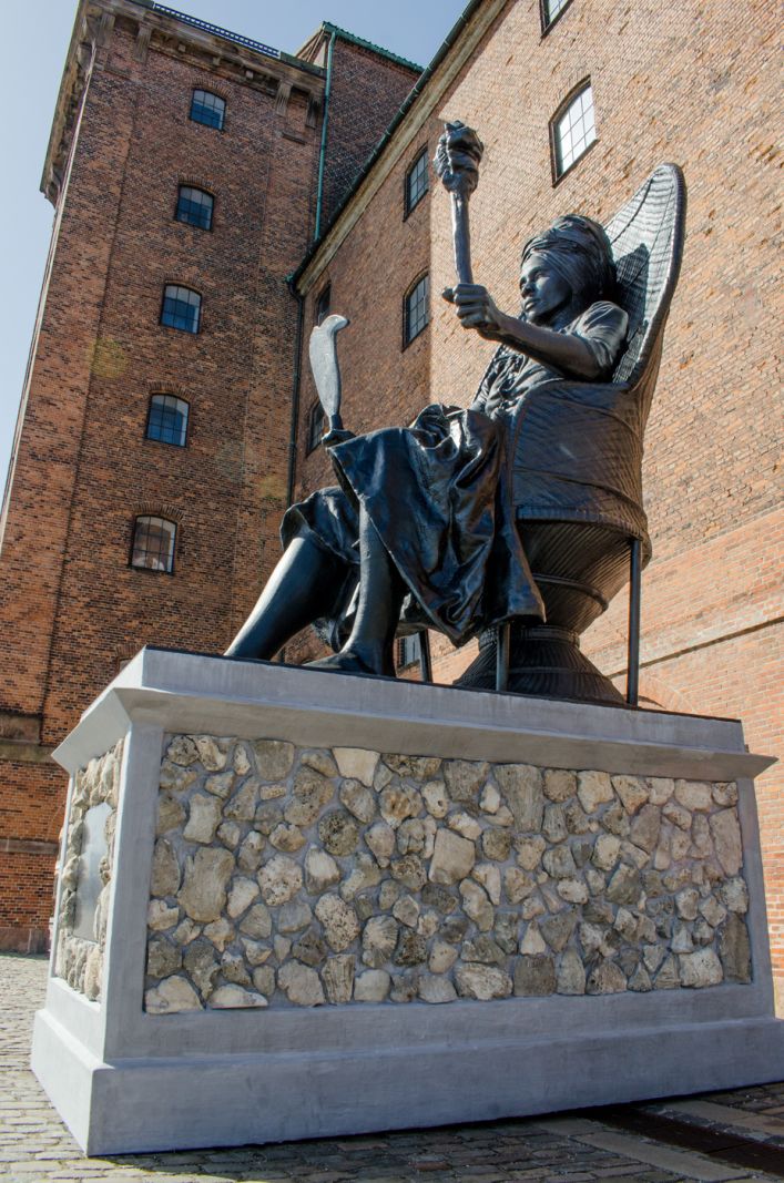 Jeannette Ehlers har rødder i Vestindien. Hendes monumenter gør op med kolonitiden</br>Skulpturen 'I Am Queen Mary' af Jeannette Ehlers og La Vaughn Belle</br>Foto: David Berg