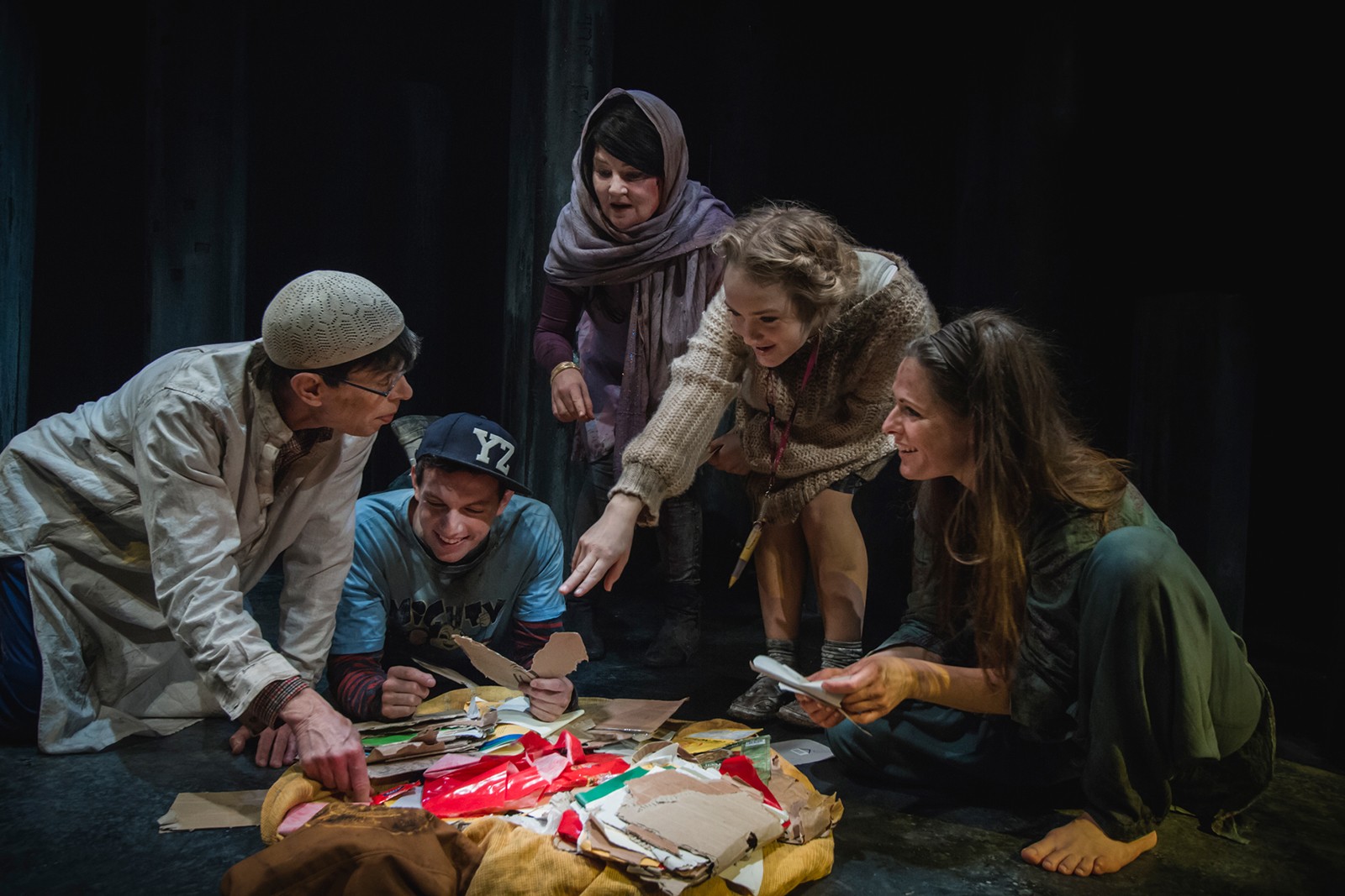 Tal med dine børn om flygtninge</br>Hvordan er det at være barn alene på flugt? Teaterforestillingen giver et indblik</br>Foto: PR-foto / Teatret Zeppelin - Anders Rimhoff