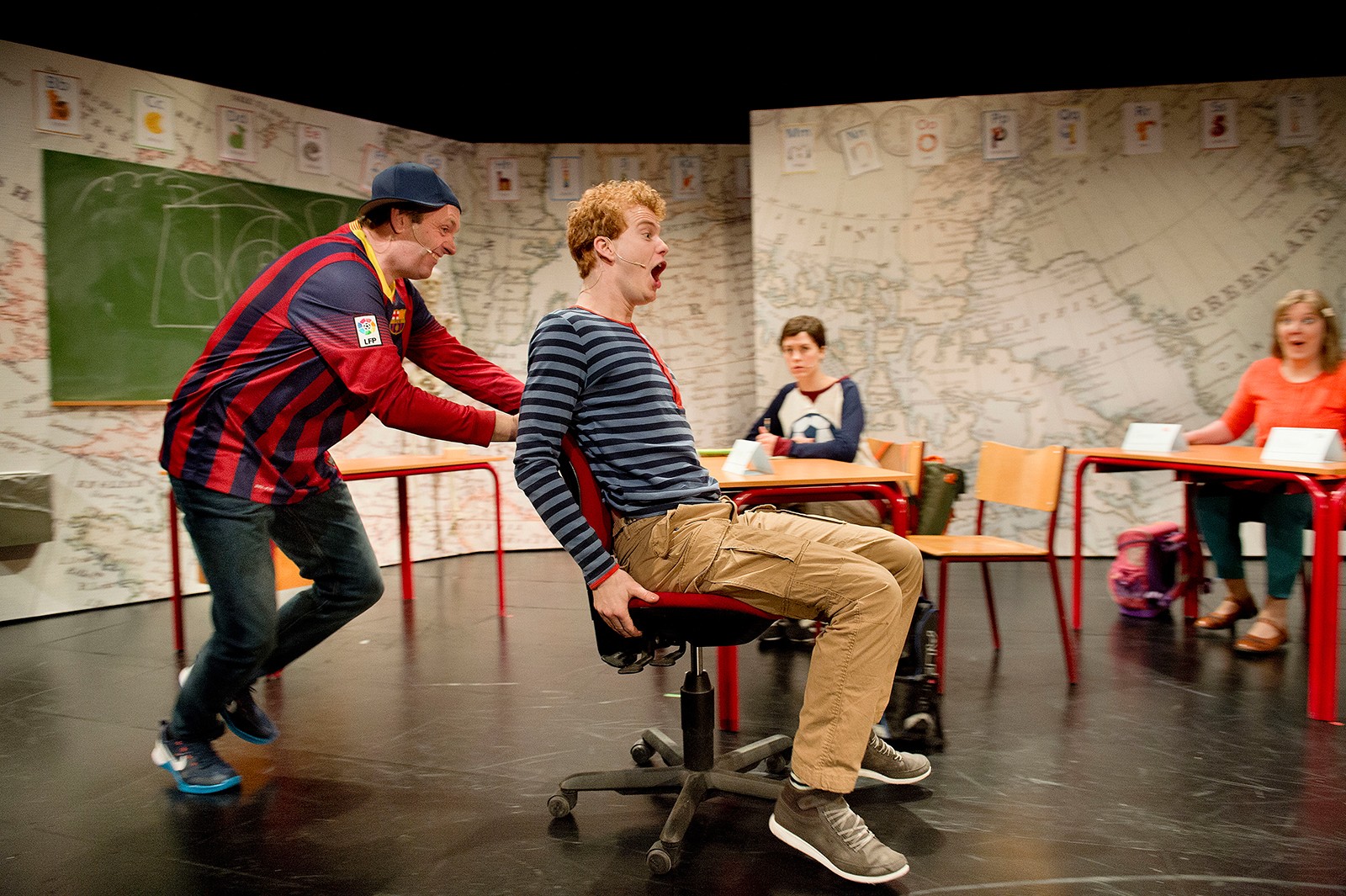 Teater fyldt med unoder og ægte glæde</br>Der er altid fart på Villads.</br>Foto: PR-foto / Aalborg Teater - Lars Horn