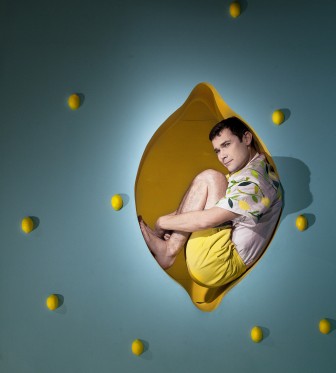 En citronmåne fuld af farver og musik</br>Citroner er fulde af musik på Det Lille Teater.</br>Foto: PR-foto / Det Lille Teater – Karoline Lieberkind