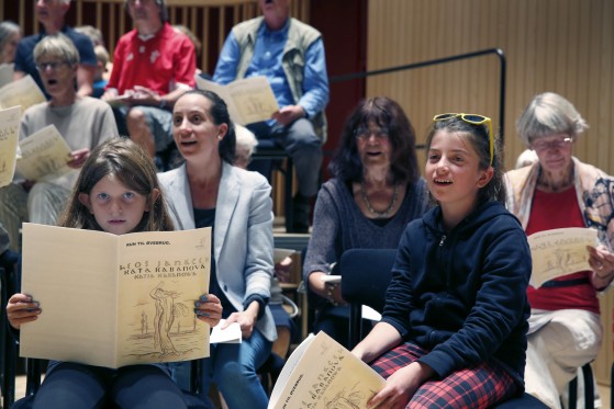 Aarhus festuge i børnehøjde</br>Børn, voksne og bedsteforældre. Alle er velkomne i den Jyske Operas kor, når der er åbent hus.</br>Foto: PR-foto/Den Jyske Opera