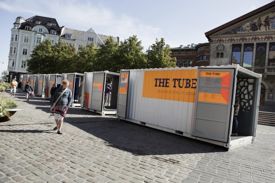 Aarhus festuge i børnehøjde</br>I år finder man denne række af container ved Godsbanen. Indeni arbejder udvalgte studerende fra Designskolen i Kolding.</br>Foto: PR-Foto/Aarhus Festuge – Martin Dam Kristensen