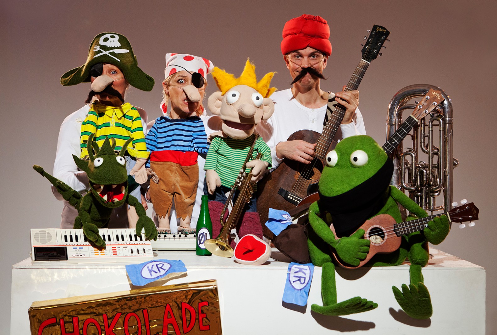 Mustafas kiosk sælger ud</br>Forestillingen bruger alle 17 rim og remser fra Jacob Martin Strids børnebogsklassiker</br>Foto: PR-foto / Teater Fantast - Natascha Rydvald