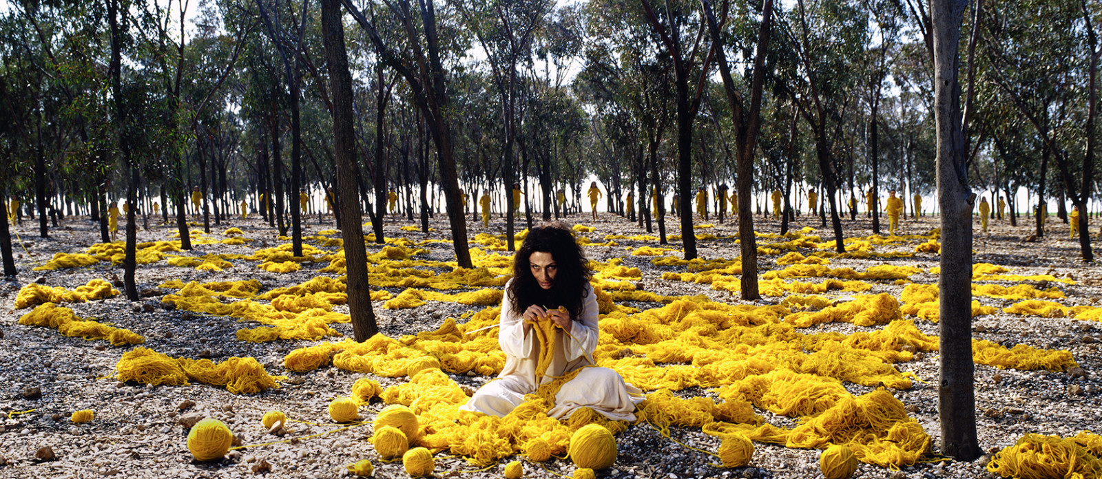 Efter mange år i eksil besøgte Shirin Neshat sit hjemland Iran. Oplevelsen blev et startskud til  hendes kunstneriske karriere</br>Shirin Neshat, Women Without Men, 2004-2008</br>Foto: Courtesy the artist and ARoS