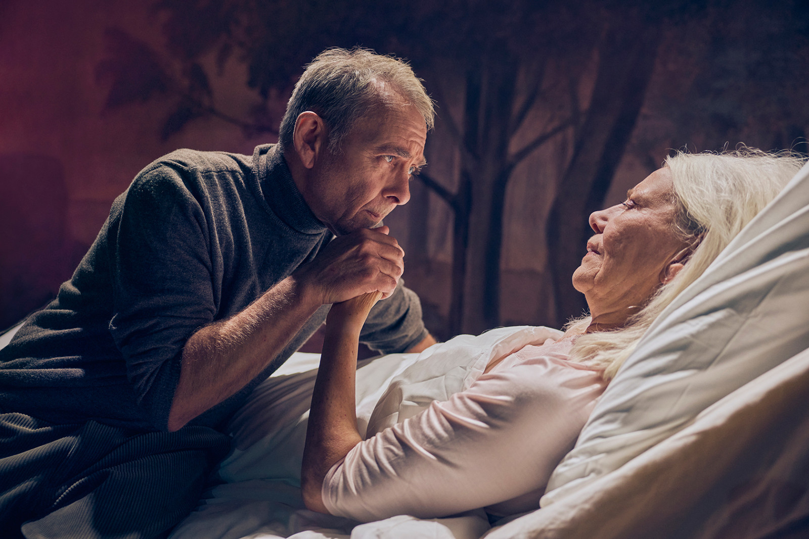 Prisbelønnet kærlighedsdrama indtager for første gang den danske scene</br>Amour på Aarhus Teater. Kirsten Olesen og Anders Baggesen, spiller ægteparret Anne og George</br>Foto: Emilia Therese