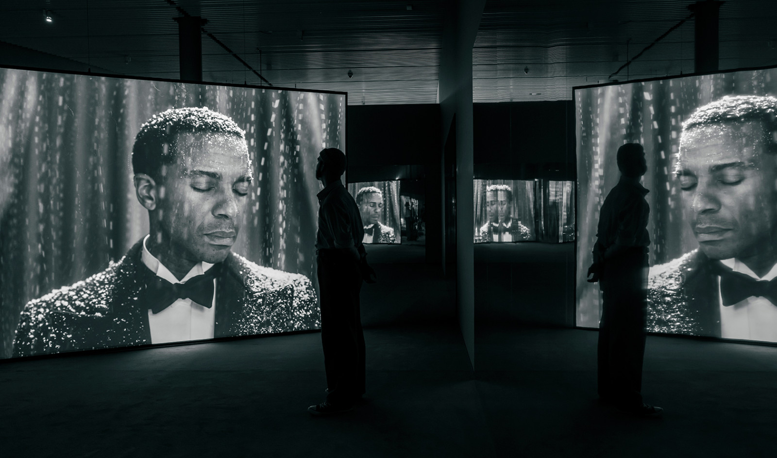 ARoS sætter fokus på vestens ansvar for afrikansk og afroamerikansk kunst</br>Isaac Julien – Once Again ... ( Statues Never Die ) , ARoS 2025.</br>Foto: Mads Smidstrup, ARoS.