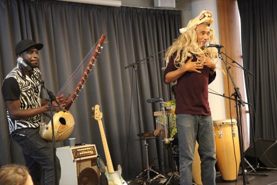 En musikalsk børnevirus fra de varme lande</br>Moussa Diallo i Prismen på Amager </br>Foto: Pernille Germansen