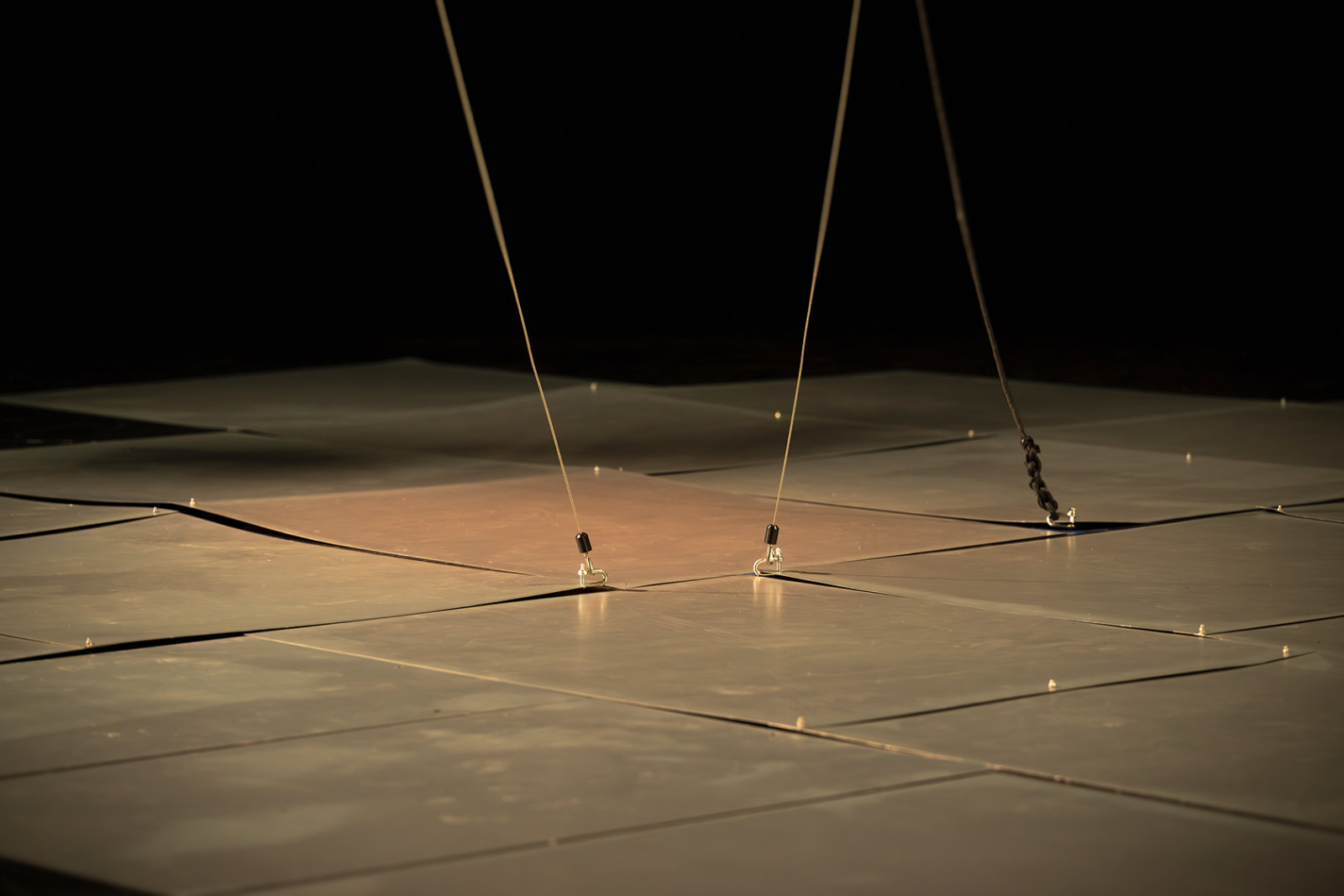 Mirko Guido danser med arkitekturen, landskabet og jorden selv</br>TECTONIC</br>Foto: Thomas Zamolo