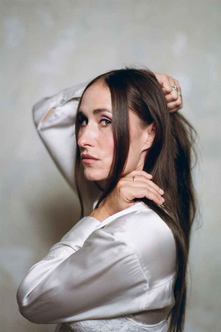 Rosalinde Mynster drages af det kunstige udseende og skriver debutroman om  længslen efter skønhed</br>Rosalinde Mynster.</br>Foto: Jasper Spanning.