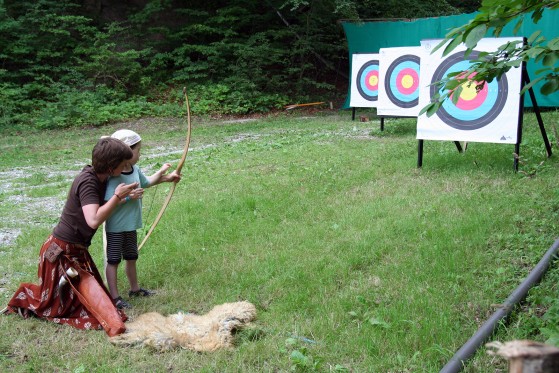 Levende vikinger</br>Børn og voksne kunne prøve at skyde med flitsbue med hjælp fra vikinger.</br>Foto: Fine Spind