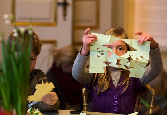 En kongelig påske med gæk på slottet</br>Kan du gætte, hvem jeg er? Skriv dit navn med royale prikker på Amalienborg.</br>Foto: PR-foto / Kongernes Samling