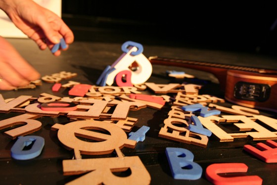 Leg med ord</br>Der er masser af ord, bogstaver og musik i forestillingen ORd.</br>Foto: Marie Norman Nyeng