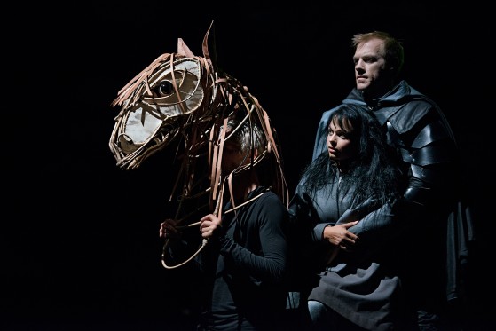 Skammerens Datter: Skammen er en del af at være menneske</br>Der er voldsomme følelser men minimalistiske rekvisitter til musicalopsætningen.</br>Foto: PR-foto / Musikhuset Aarhus