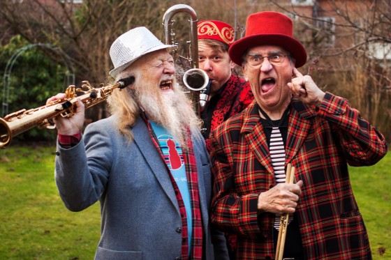 Børnejazz</br>Jesper Løvdal i sin trio sammen med Hugo Rasmussen, en af den danske jazzmusikens helt store navne, og Tom McEwan, der har været en børnehelt siden starten af 1980'erne.</br>Foto: Martin Munch