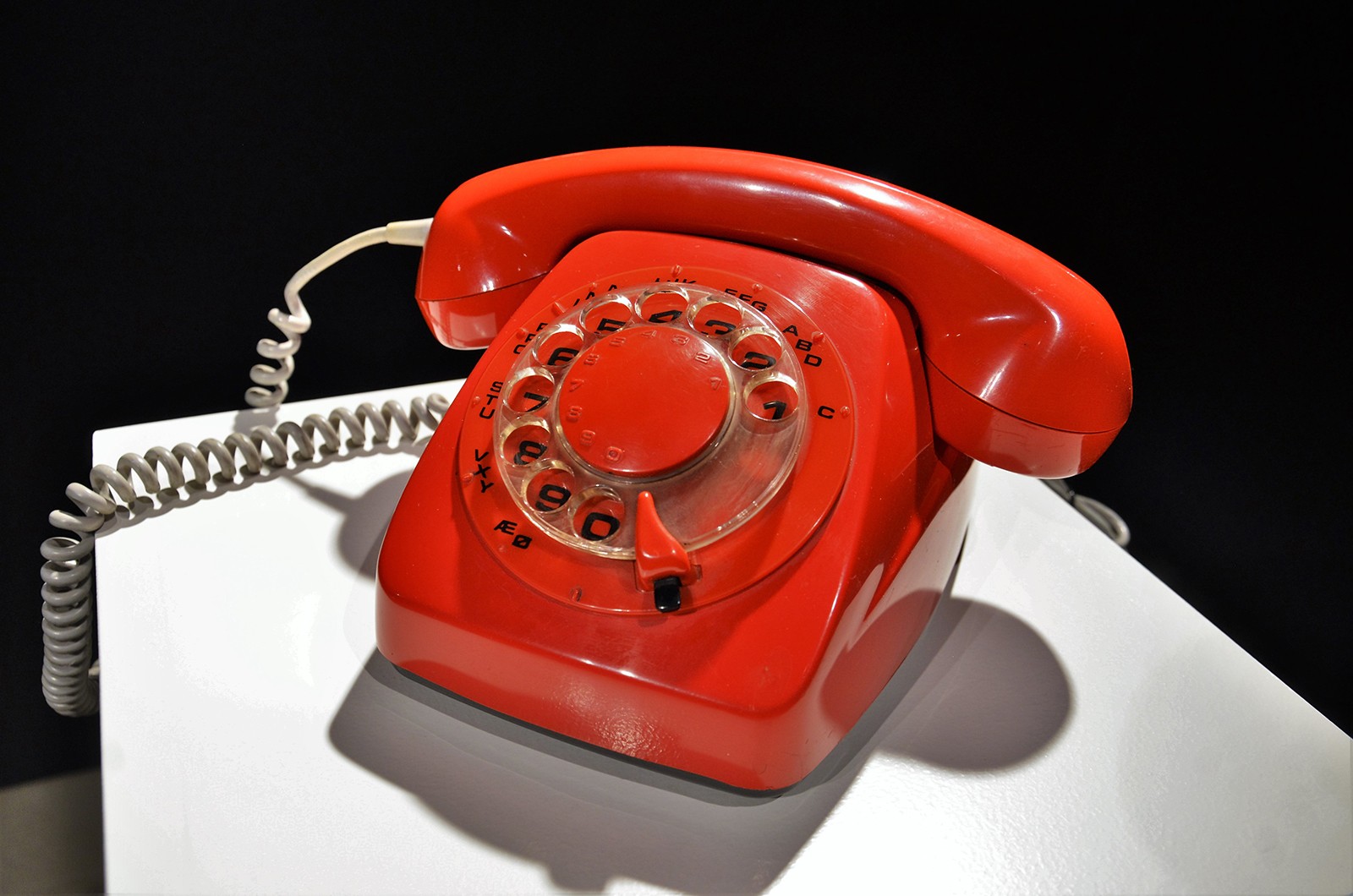 Spå, tramp og føl til kærligheden overvinder alt</br>Fra udstillingen Love Conquers All! af Icelandic Love Corporation på AROS</br>Foto: PR-foto AROS Aarhus Kunstmuseum