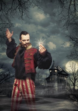 En skør fakir, en bedemandsforretning og børn i tyl og vinterstøvler</br>Fakiren fra Bilbao spiller på Aarhus Teater helt til 21. december.</br>Foto: PR-foto / Aarhus Teater 