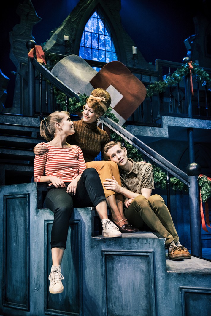 En skør fakir, en bedemandsforretning og børn i tyl og vinterstøvler</br>Fakiren fra Bilbao er dette års store familieforestilling på Aarhus Teater.</br>Foto: PR-foto / Aarhus Teater – Emilia Therese