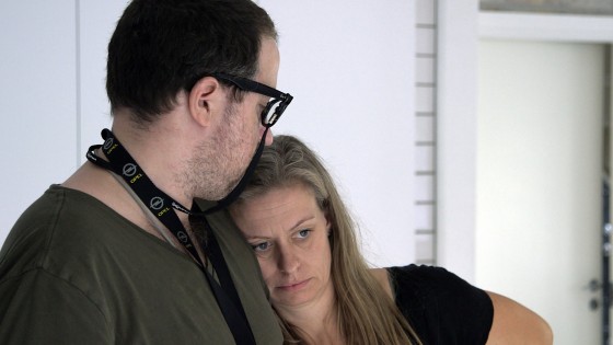 International pris til dansk dokumentarfilm</br>Hjemme efter ulykken forsøger parret at få et liv sammen. </br>Foto: Pr-foto / Made in Copenhagen
