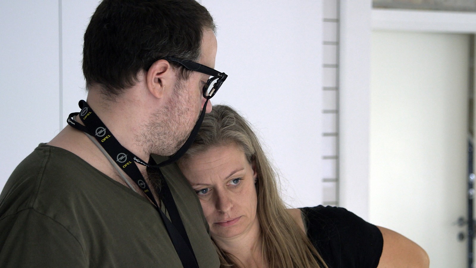 International pris til dansk dokumentarfilm</br>Hjemme efter ulykken forsøger parret at få et liv sammen. </br>Foto: Pr-foto / Made in Copenhagen