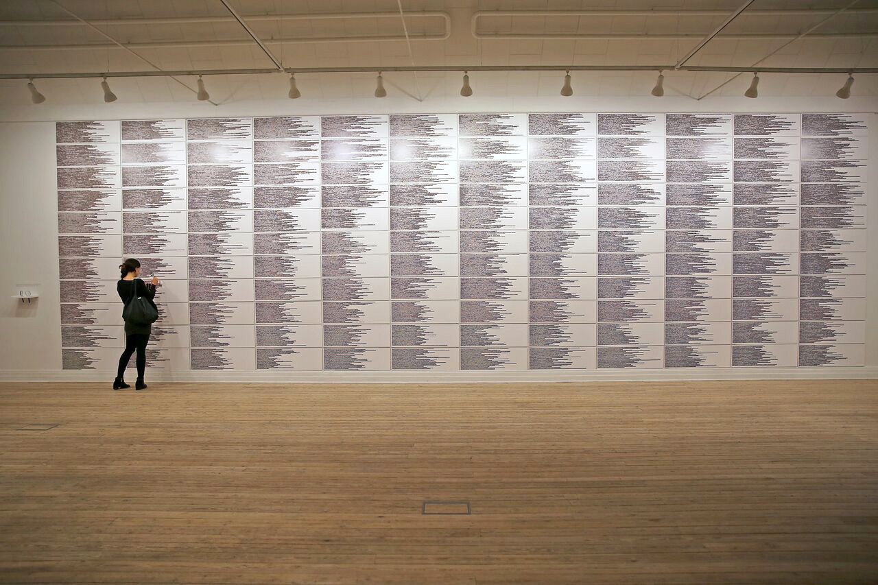 Overvågning til vi passer ind i samfundet</br>Alberto Frigo (IT). Imagas of the artifacts used by the main hand 2004 - ongoing, Life-logging project from the series 2004-2040. Pigmentprint</br>Foto: PR-foto/ Kunsthal Aarhus - Jens Møller