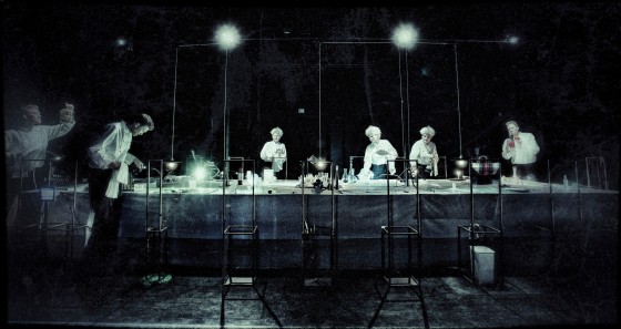Digteren fester med sine fantasivenner</br>Du må være en engel, Hans Christian på Teatret Gruppe 38</br>Foto: PR-foto / Teatret Gruppe 38