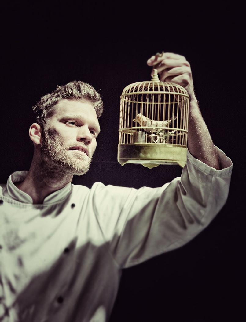 Digteren fester med sine fantasivenner</br>Du må være en engel, Hans Christian på Teatret Gruppe 38</br>Foto: PR-foto / Teatret Gruppe 38