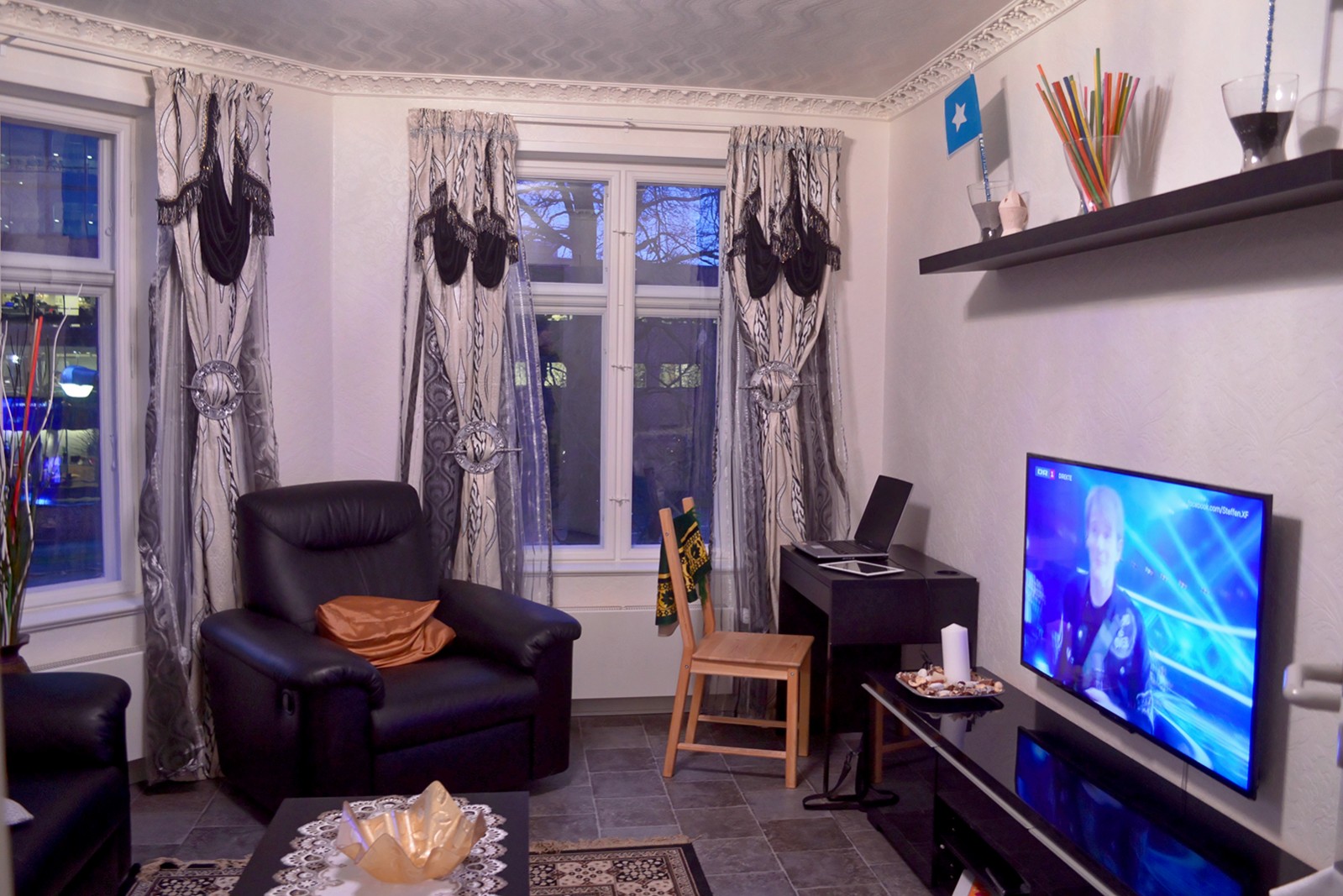 Et somalisk hjem i dansk købstadsidyl</br>Hver fredag ser familien X-factor.</br>Foto: Tine Harbo Frandsen