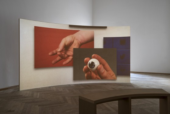 Lydløse kålblade på Instagram</br>Amalie Smith undersøger i essayfilmen Eyes Touching, Fingers Seeing forholdet mellem syn og berøring sat i relation til moderne touch teknologi. </br>Foto: David Stjernholm