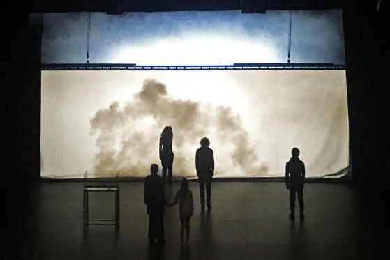 En ny begyndelse på teatret</br>Det er livets store og komplekse spørgsmål, der bliver taget op i Den 4. morgen.</br>Foto: PR-foto / Signe Klejs