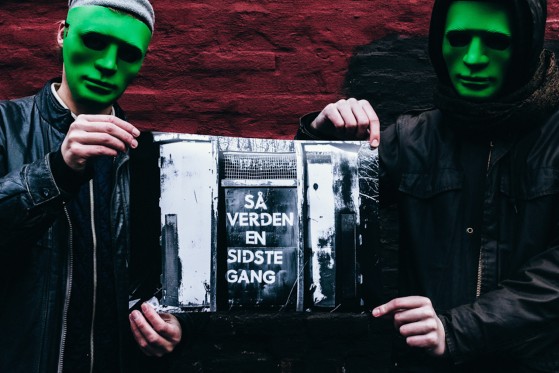 Bag masker kan vi drømme vildt og stort</br>Onkel Hawaii og Ziggy Silver har i tre år udgivet litteratur som Baggaardsbaroner.</br>Foto: Forlaget Baggaardsbaroner