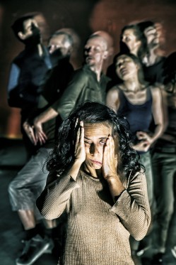 Al kunst er politisk – også dans</br>Forestillingen STAFET er en kritisk kommentar til, hvordan vi som samfund og individ skal navigere.</br>Foto: PR-foto / Per Morten Abrahamsen