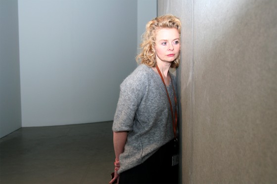 Lyt til det her, det er en mur i Palæstina</br>Pernille T. Dinesen har kuratet Jacob Kirkegaards udstilling alt og intet.</br>Foto: Marie Nyeng