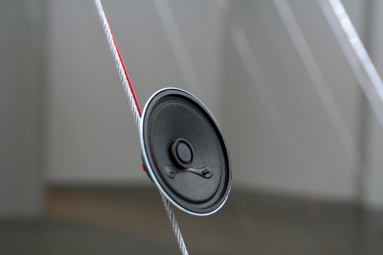 Lyt til det her, det er en mur i Palæstina</br>I udstillingen alt og intet bliver lyttesansen skærpet. Udstillingens fem værker har alle lyd som et vigtigt element.</br>Foto: Marie Nyeng