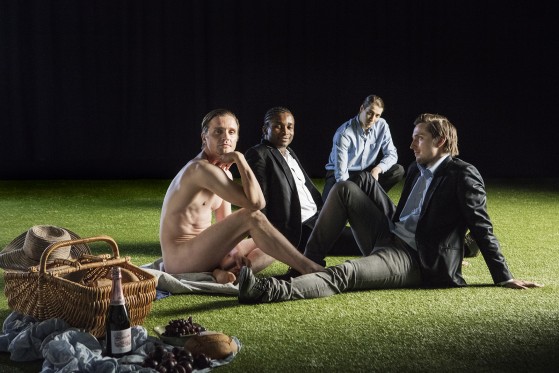 Videokunst på diskret visit i byrummet</br>Johanna Lecklins videoværk refererer til Edouard Manets kendte maleri ‘Frokost i det grønne'.</br>Foto: PR-foto / Nikolaj Kunsthal - still fra video af Johanna Lecklin