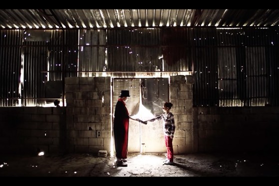 Videokunst på diskret visit i byrummet</br>Omar Imams videoværk 9,5 vises i Gloria biografens caféområde.</br>Foto: PR-Foto / Nikolaj Kunsthal