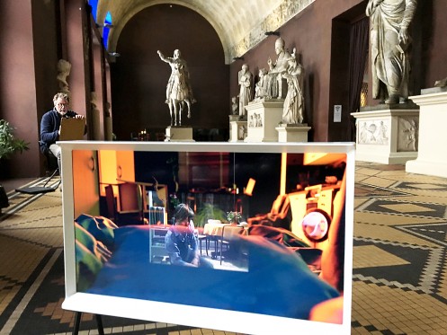 Videokunst på diskret visit i byrummet</br>Thorvaldsens Museum lægger plads til Søren Thilo Funder’s ‘Down with Domestic Trash (Rubber Plant)'</br>Foto: PR-Foto / Nikolaj Kunsthal