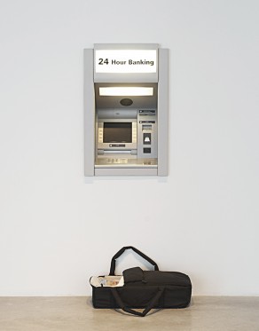 Børnevenlig kunst</br>En glemt baby på et kunstmuseum. Kunst der får børn til at undre sig. Elmgreen & Dragset, Modern Moses, 2006</br>Foto: PR-foto / Statens Museum for Kunst - Stephen White (London)