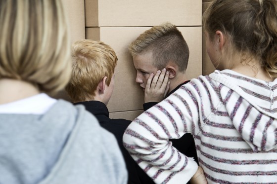 Børnevenlig kunst</br>Hemmeligheder og regler er pakket i flyttekasser sammen med alt det andet man tager med, når man flytter.</br>Foto: PR-foto / Statens Museum for Kunst - Frida Gregersen