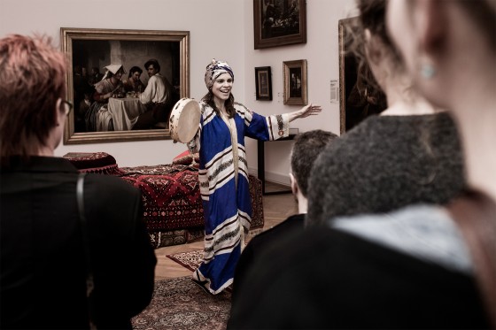 Krop om ord om billeder</br>Via Suzanne Brøgger fortolker Ellen Hillingsø Elisabeth Jerichau Baumanns' En ægyptisk pottesælgerske ved Gizeh.</br>Foto: Morten Germund