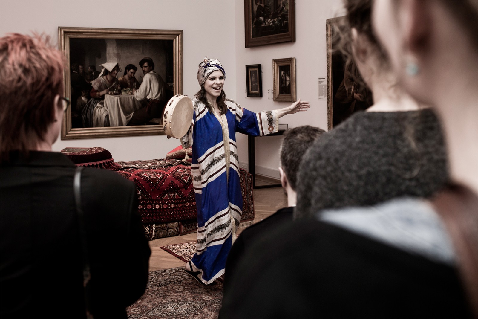 Krop om ord om billeder</br>Via Suzanne Brøgger fortolker Ellen Hillingsø Elisabeth Jerichau Baumanns' En ægyptisk pottesælgerske ved Gizeh.</br>Foto: Morten Germund