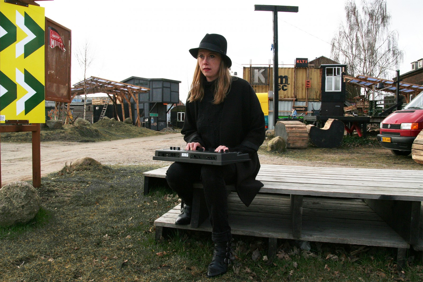 Kæmper med musikken som sit våben</br>Kamille Lindholm bruger musikken i sin kamp for at få mere kærlighed i verden.</br>Foto: Sixten Therkildsen